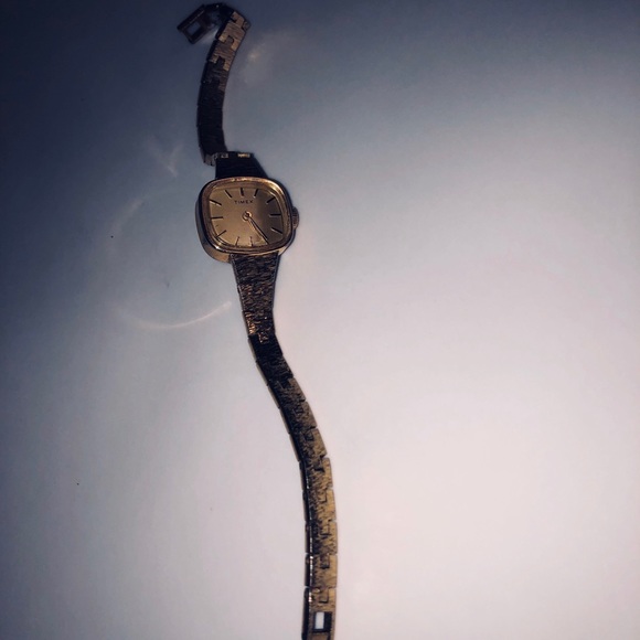 RARE women’s VINTAGE TIMEX WATCH ANTIQUE - Picture 3 of 6